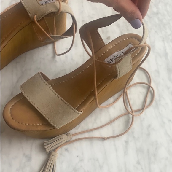 Steve Madden wrap around tassel sandals - Picture 3 of 4